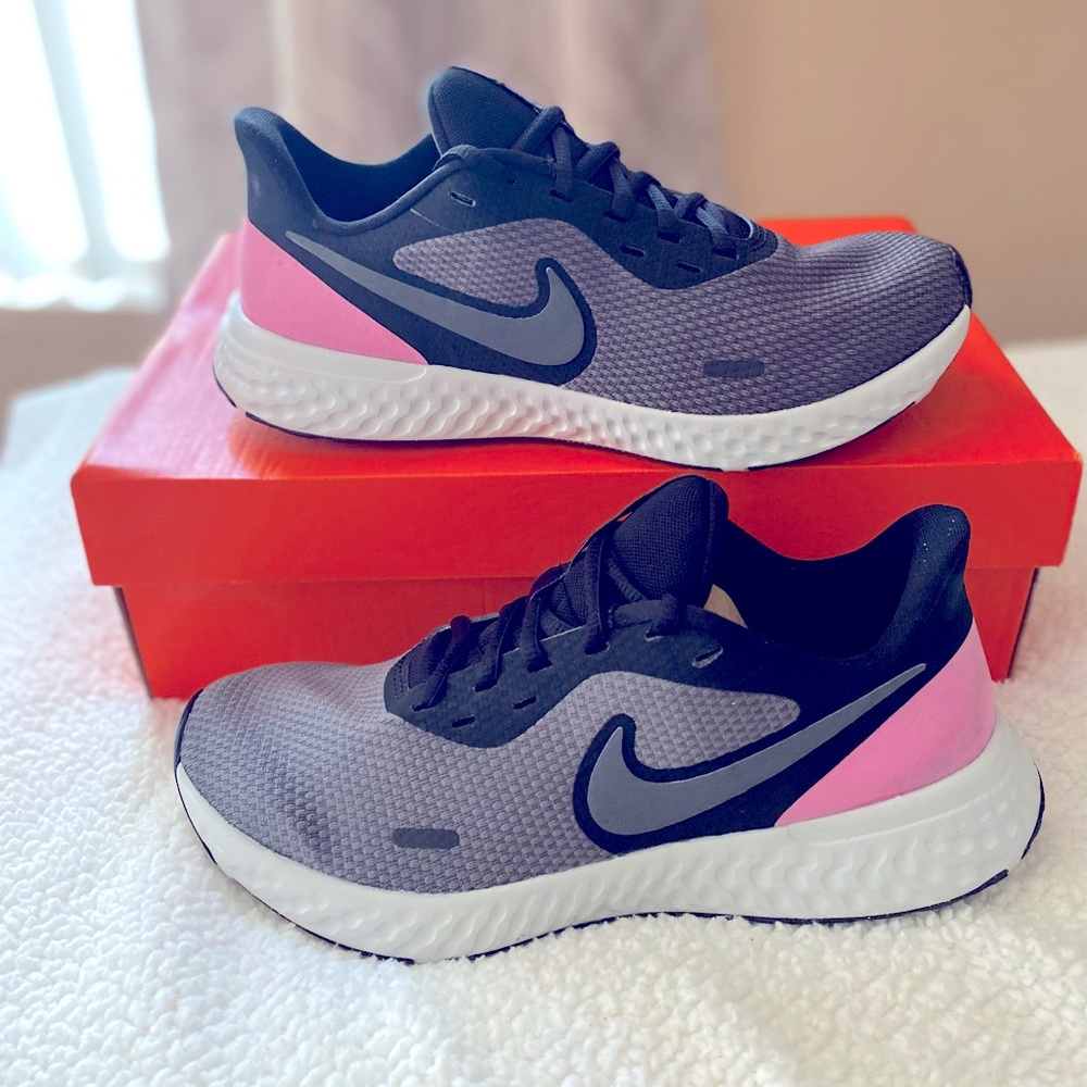Women’s Nike Revolution 5